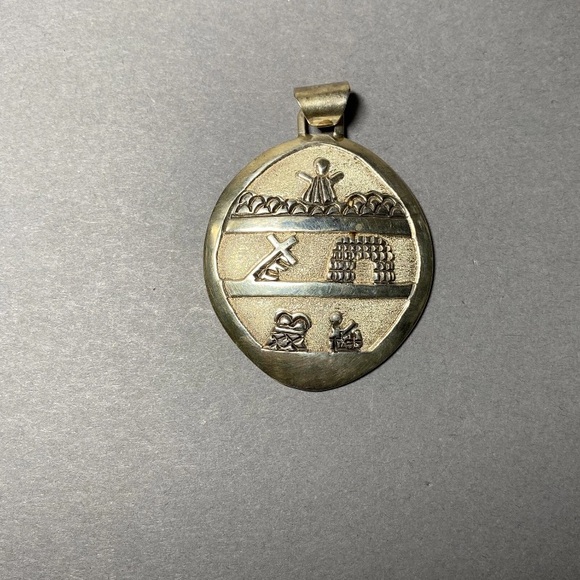 Vintage Jewelry - Navajo Roger John Story Of Christ Story Teller Sterling Silver pendant